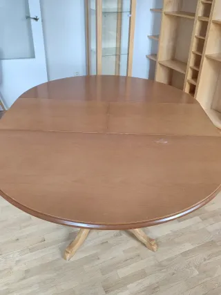 Mesa redonda extensible de madera