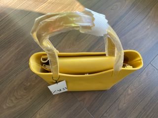 Bolso color mostaza liso de Zara - Nuevo