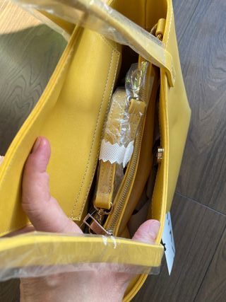 Bolso color mostaza liso de Zara - Nuevo