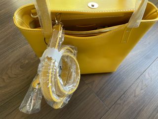 Bolso color mostaza liso de Zara - Nuevo