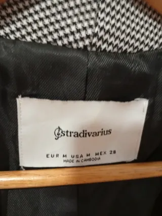 Chaqueta Stradivarius cuadros gris y negro