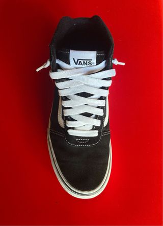 Zapatillas Vans Negras y Blancas