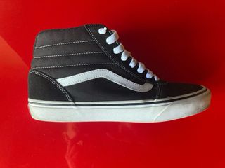 Zapatillas Vans Negras y Blancas