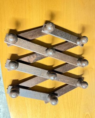 Appendiabiti a muro in legno