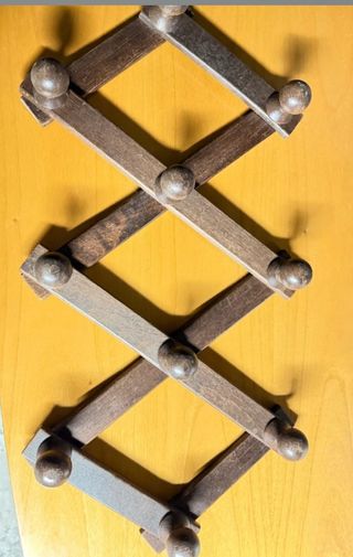 Appendiabiti a muro in legno