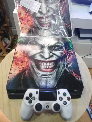 PS4 (PlayStation 4) con diseño Joker