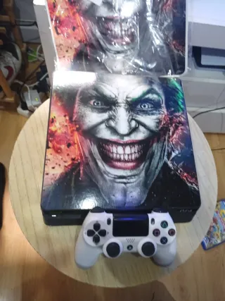 PS4 (PlayStation 4) con diseño Joker