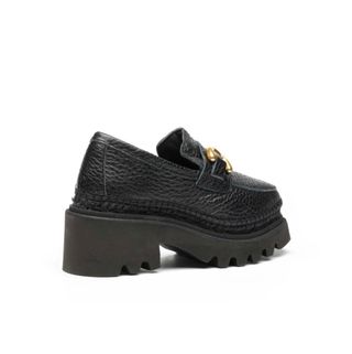 Mocasines Vidorreta negros con detalle dorado