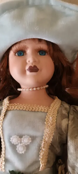 Bambola vintage in ceramica