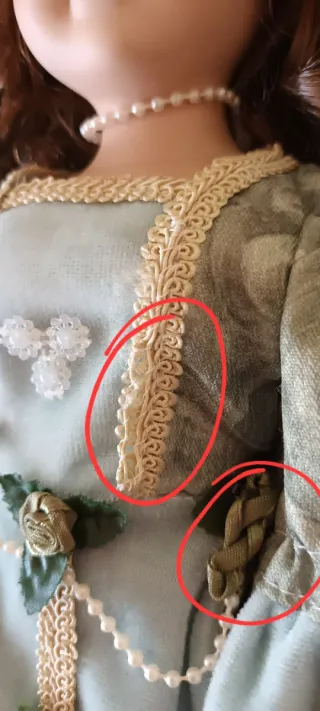 Bambola vintage in ceramica