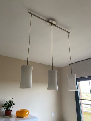 Lámpara colgante 3 tulipas blancas