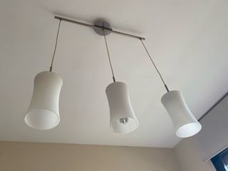 Lámpara colgante 3 tulipas blancas