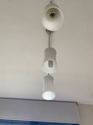 Lámpara colgante 3 tulipas blancas