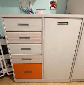 Mueble cajonera que sirve como cambiador infantil