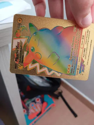 Pikachu VMAX Gigamax Carta Pokémon Dorada