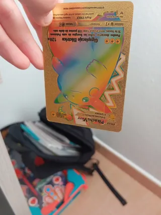 Pikachu VMAX Gigamax Carta Pokémon Dorada