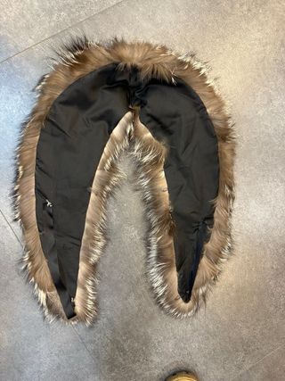 Collo di pelliccia marrone e argento