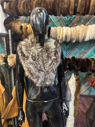 Collo di pelliccia marrone e argento