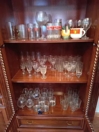 Más de 50 vasos y copas de cristal