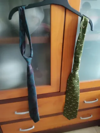 Atrezo Corbatas Años 70-80