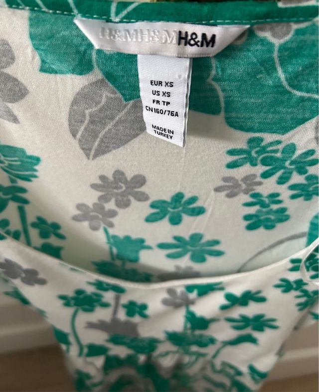 Camiseta H&M flores