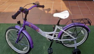 Bicicleta niña morada como nueva