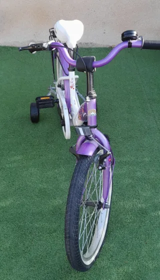 Bicicleta niña morada como nueva