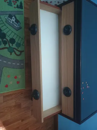 Cómoda de madera con 3 cajones