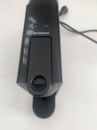 Cafetera Nespresso Krups con accesorios