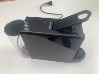 Cafetera Nespresso Krups con accesorios