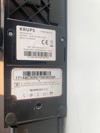 Cafetera Nespresso Krups con accesorios