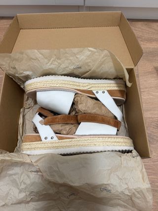 Sandalias Castell Piel Blanca y Marrón