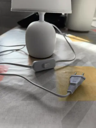 Lámpara de mesa blanca