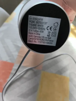 Lámpara de mesa blanca