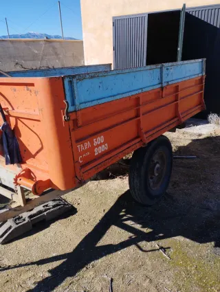 Remolque basculante hidráulico