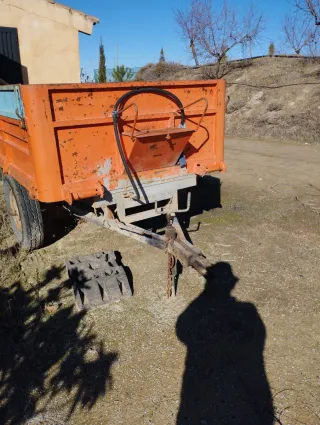 Remolque basculante hidráulico