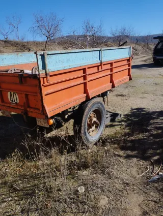 Remolque basculante hidráulico