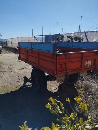 Remolque basculante hidráulico