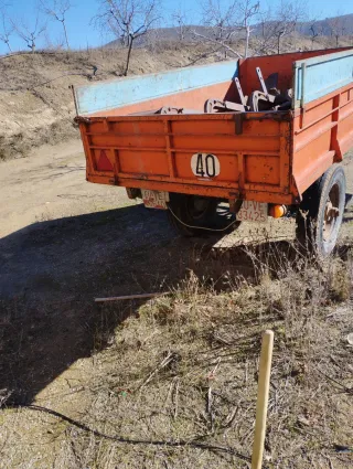 Remolque basculante hidráulico