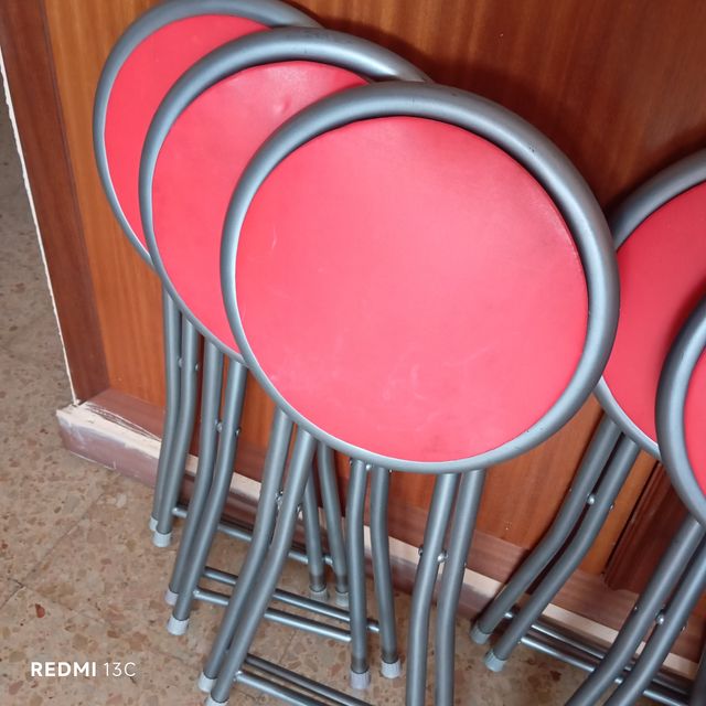 Conjunto de 7 Taburetes plegables rojos / metálico