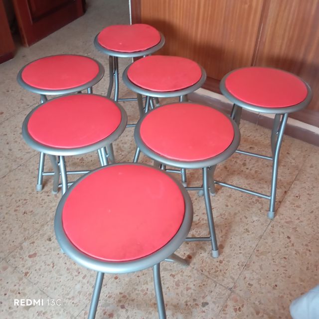 Conjunto de 7 Taburetes plegables rojos / metálico