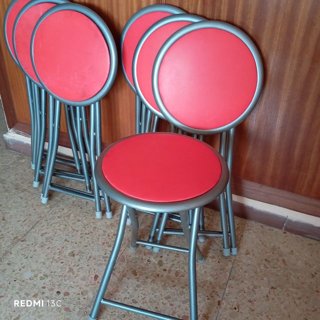 Conjunto de 7 Taburetes plegables rojos / metálico