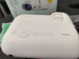 Proyector Yoton + Pantalla