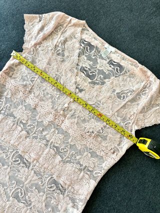 Blusa de encaje nude nudo marca apt. 9