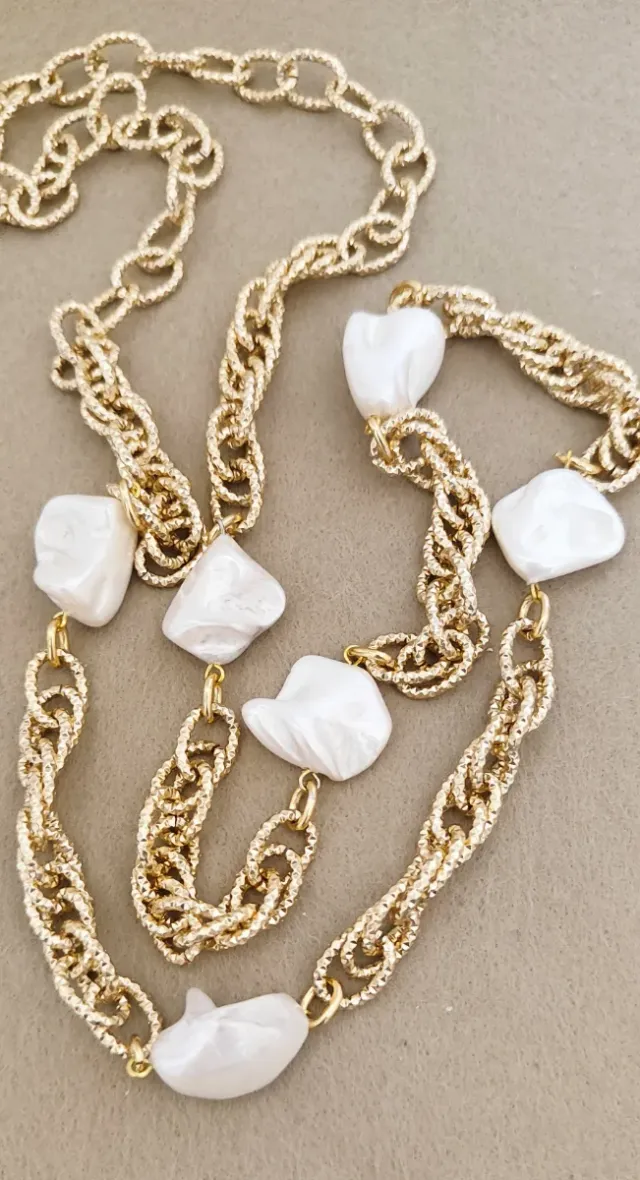 Collana lunga artigianale oro e madreperla bianche