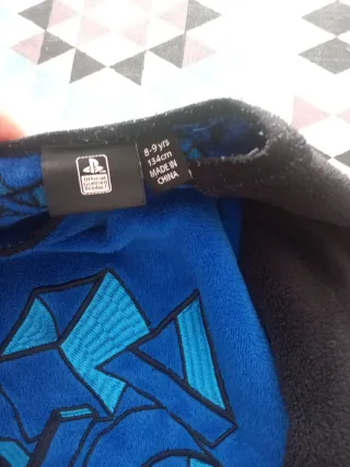 Pijama infantil azul y negro,