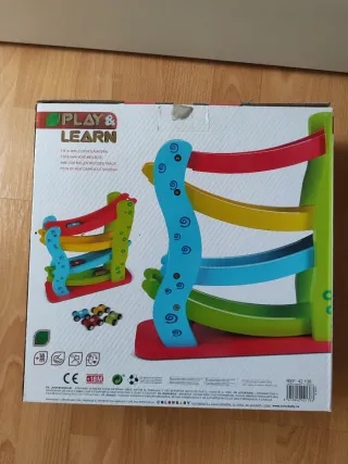 Rampa de coches de madera