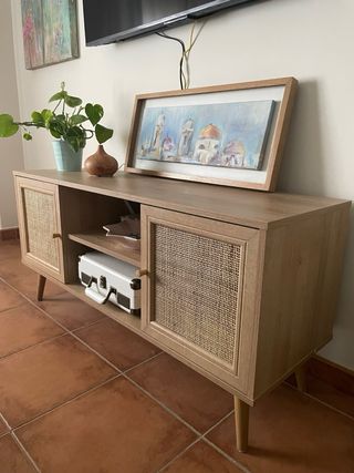 Mueble TV estilo nórdico con ratán