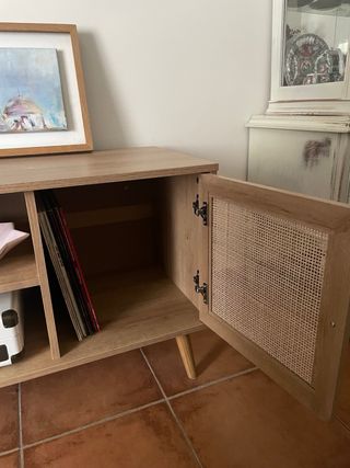 Mueble TV estilo nórdico con ratán