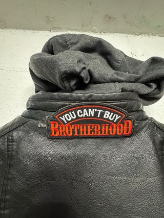 Giacca in pelle con cappuccio